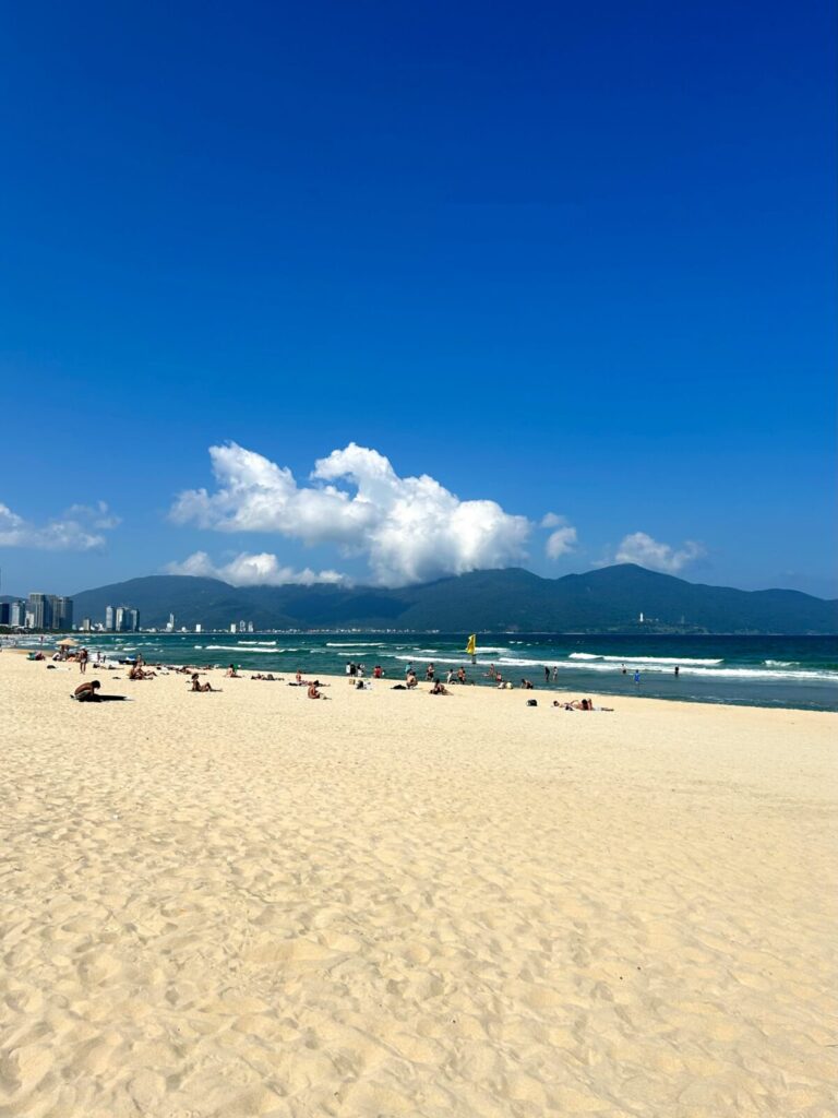 松山空港お盆チャーター　　ダナンビーチ